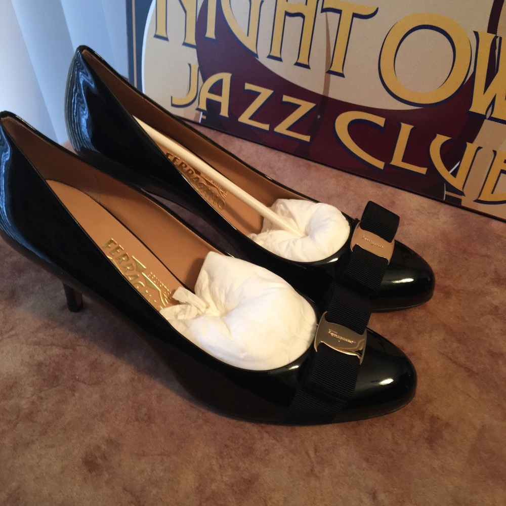 FERRAGAMO ‘CARLA’ NIB AUTHENTIC NERO PATENT LEATHER PUMPS